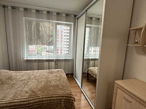 квартира за адресою Бориса Гмирі вул., 12-Б