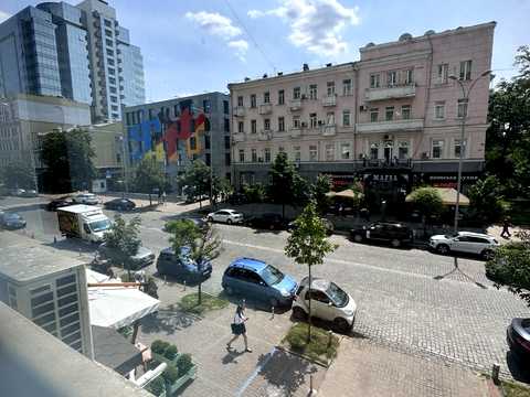 комерційна за адресою Богдана Хмельницького вул., 32
