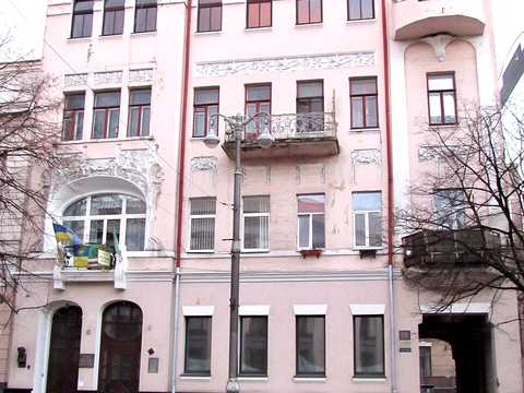 коммерческая по адресу Михаила Грушевского ул., 16