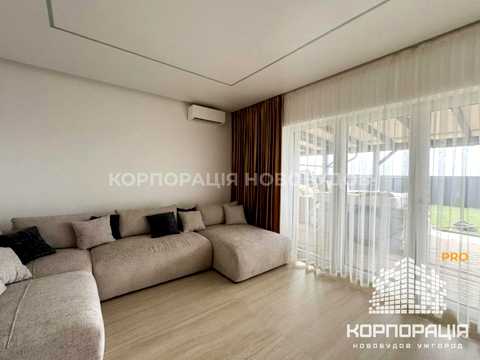 будинок за адресою с. Сторожниця, Волошкова, 10А