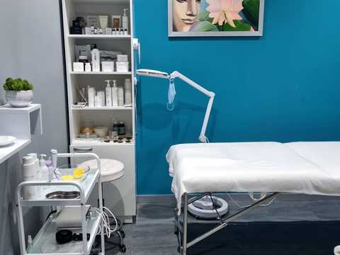 комерційна за адресою смт. Обухівка, Мужества, 2