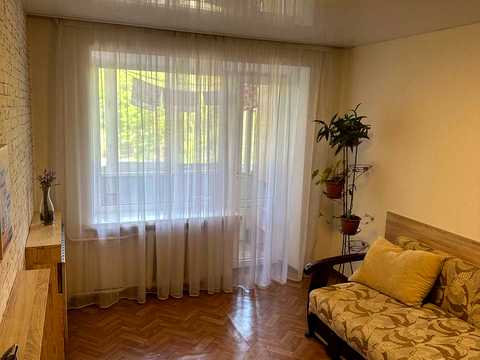 квартира за адресою Зарічанська вул., 18/2