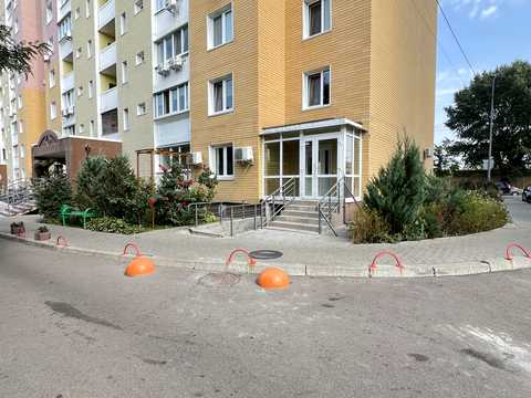 комерційна за адресою Науки просп., 60-А