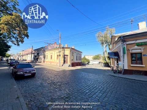 комерційна за адресою Чернівці, Йосипа Бурга вул. (Удонова), 1