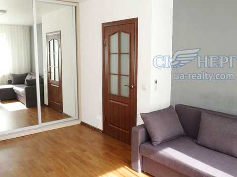 квартира за адресою Софії Русової вул., 7