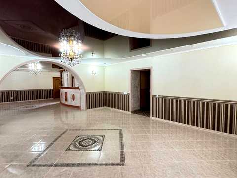 комерційна за адресою Червона гора, 1