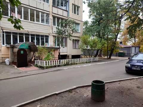 комерційна за адресою Васильківська вул., 42