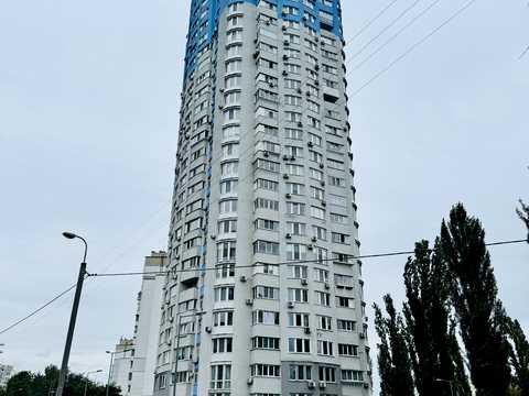 комерційна за адресою Ревуцького вул., 7-В