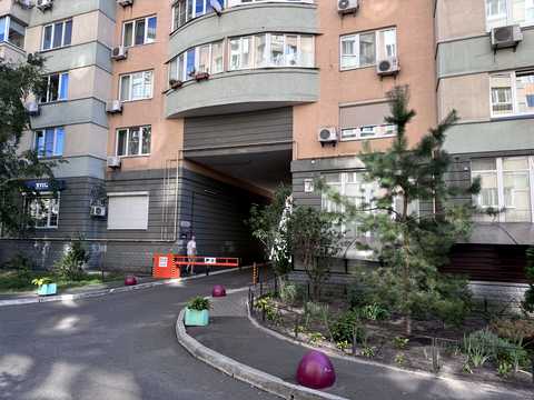 квартира за адресою Раїси Окіпної вул., 4