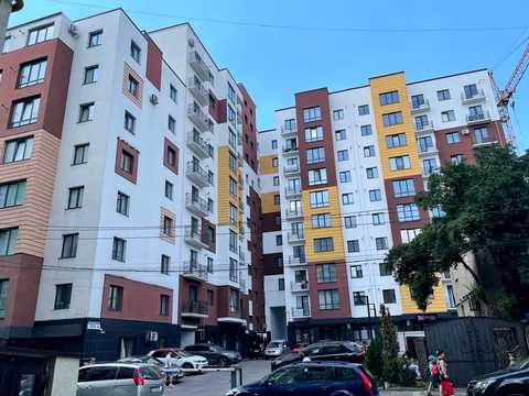 паркомісце за адресою Івано-Франківськ, Залізнична, 3