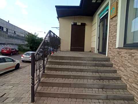 комерційна за адресою Залізнична вул., 40