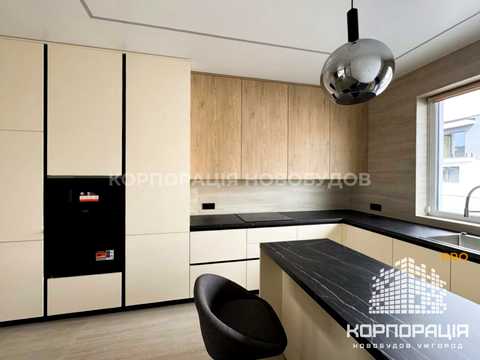 будинок за адресою с. Сторожниця, Волошкова, 10А