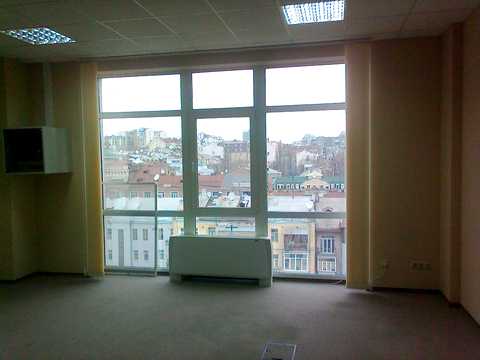 комерційна за адресою Антоновича вул. (Горького), 33в