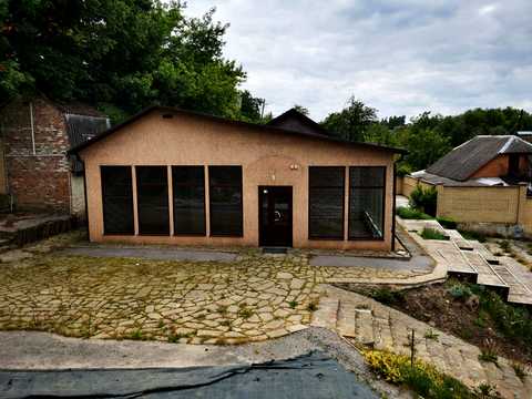 комерційна за адресою Магістратська вул. (Першотравнева), 140