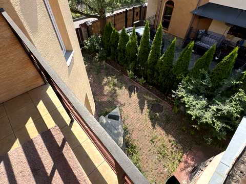 комерційна за адресою Іллі Мечникова вул., 75