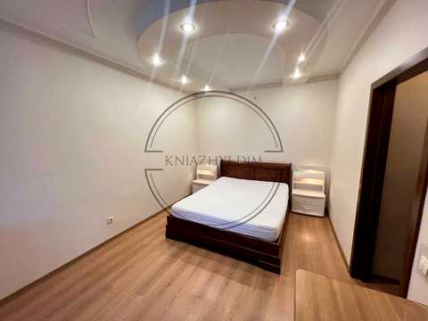 квартира за адресою Анни Ахматової вул., 35