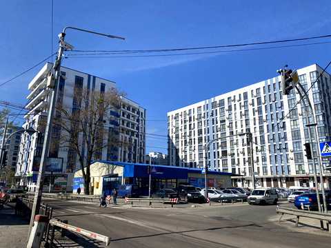 комерційна за адресою Центральна вул., 5