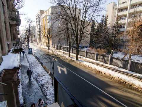 комерційна за адресою Шовковична вул., 21