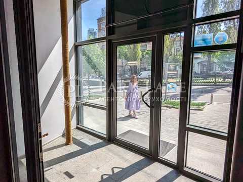 комерційна за адресою Тараса Шевченка бульв., 2