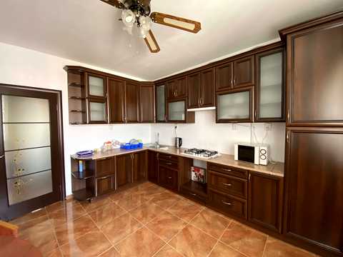 квартира за адресою Тролейбусна вул., 32
