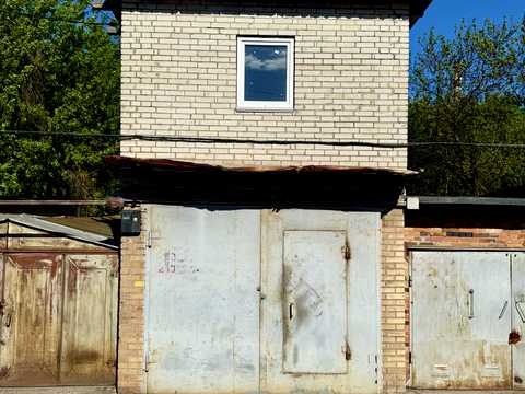 паркомісце за адресою Полярна вул., 19