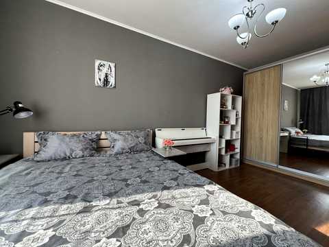 квартира за адресою Софії Русової вул., 5-Б