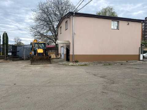 коммерческая по адресу Довженка ул., 4