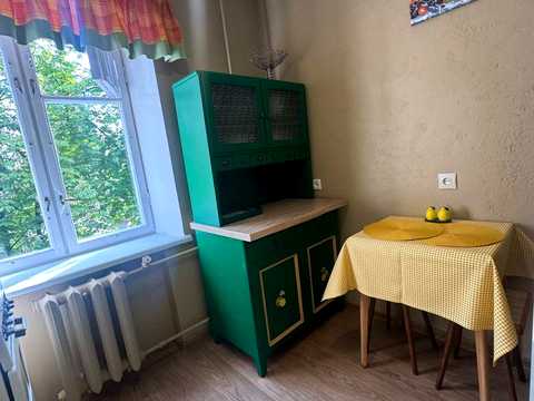 квартира за адресою Салютна вул., 12/62