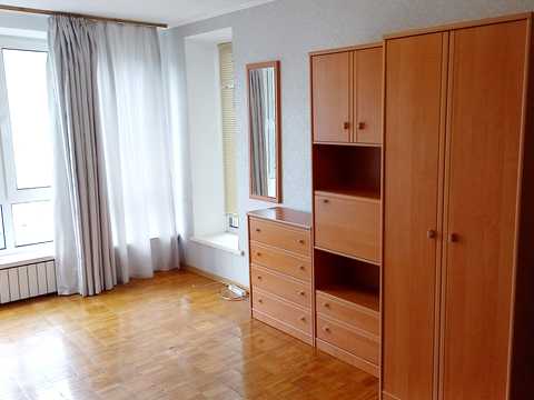 квартира по адресу Михаила Брайчевского ул. (Металістів), 1