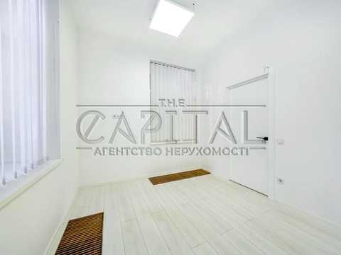 комерційна за адресою Липська вул., 9-Б