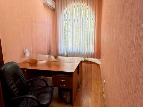комерційна за адресою Володимира Моссаковського вул. (Клари Цеткін), 1