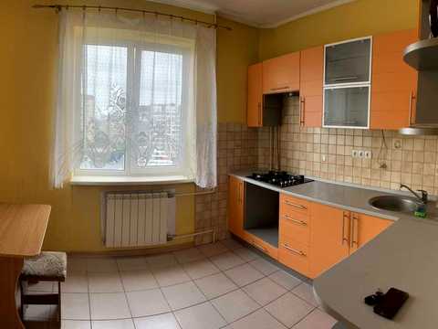квартира за адресою Віктора Чукаріна вул., 2