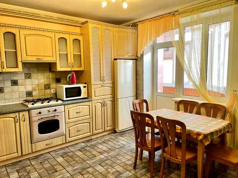 квартира по адресу небесної сотні, 81