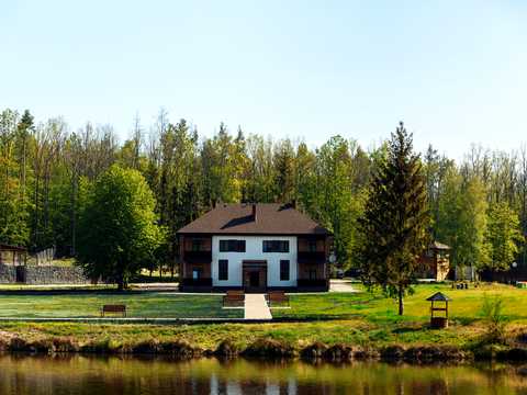 комерційна за адресою Лісова вул. (Лісна), 1