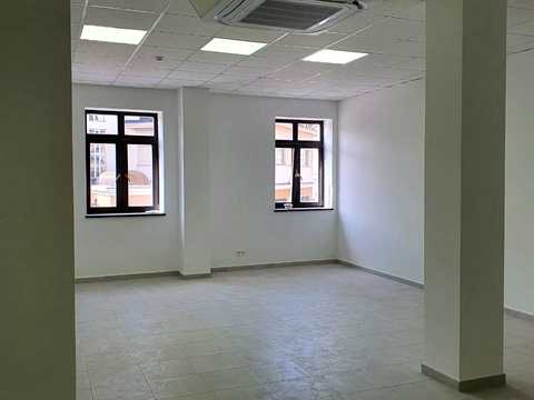 комерційна за адресою Ринок пл., 4