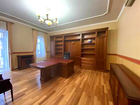 комерційна за адресою Круглоуніверситетська вул., 4