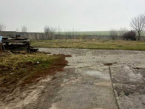 комерційна за адресою Центральна, 81