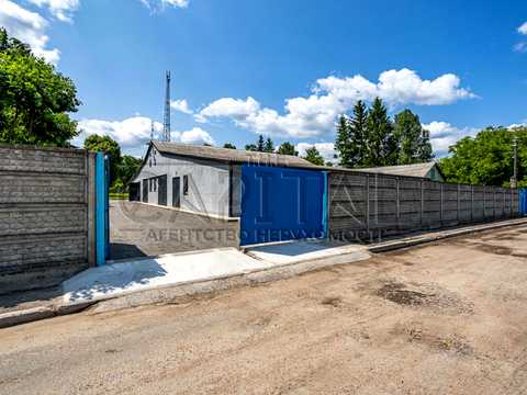 коммерческая по адресу Шкільна, 1