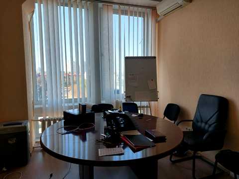 комерційна за адресою Солом'янська пл., 2