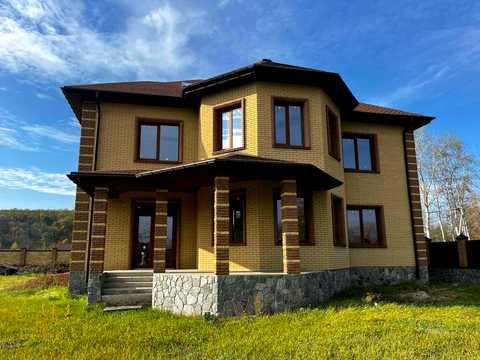 будинок за адресою Центральна, 1