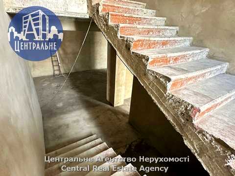 комерційна за адресою Чернівці, Сергія Скальда вул. (Комарова), 31-В