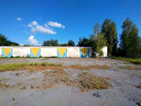 комерційна за адресою Центральна, 90