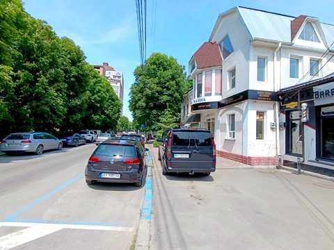 коммерческая по адресу Грушевського ул., 57
