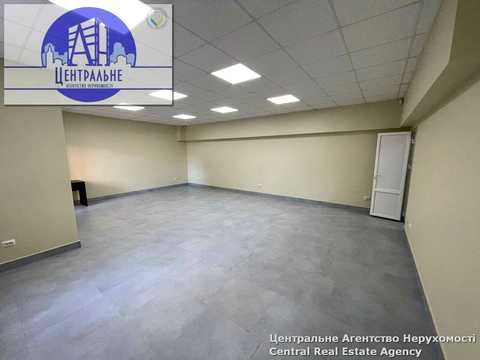 комерційна за адресою Романа Шухевича вулиця, 3