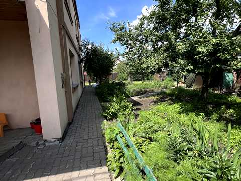 будинок за адресою Романа Шухевича вул.