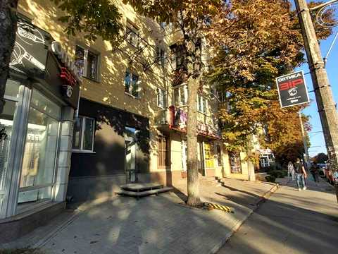 комерційна за адресою Соборности, 62
