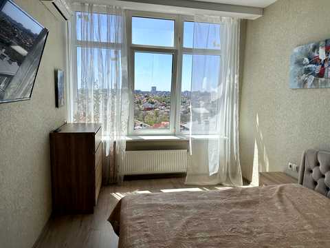 квартира за адресою Літературна вул., 8