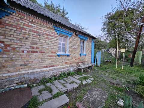 будинок за адресою с. Лубське, Лубська, 1