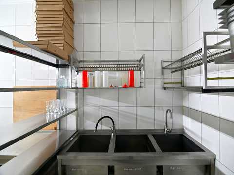 комерційна за адресою Сарни, Вишнева, 58А