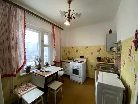 квартира за адресою Ревуцького вул., 18